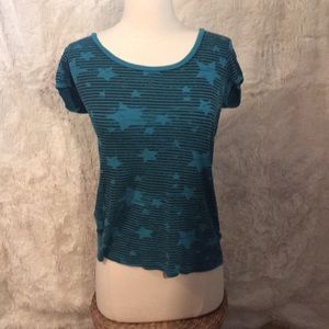 Women’s top with key hole in the back